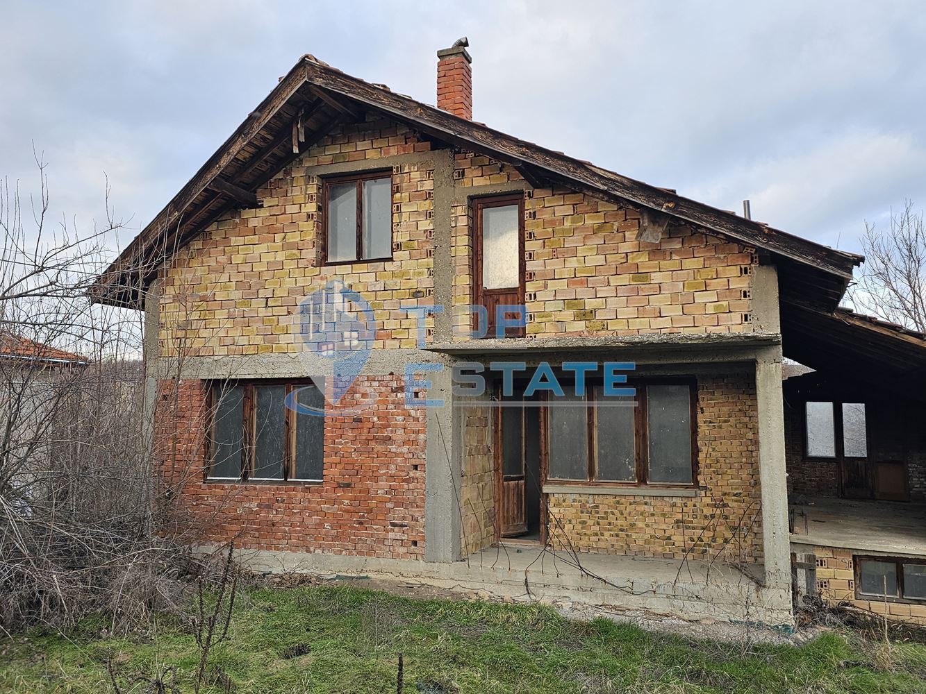 Масивна триетажна къща с четири спални в село Пейчиново, област Русе-0 Масивна триетажна къща с четири спални в село Пейчиново, област Русе - 0