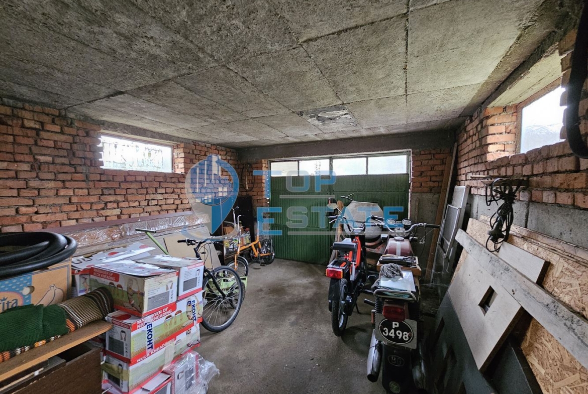 Здрава тухлена къща с гараж в село Пиперково, област Русе - 0