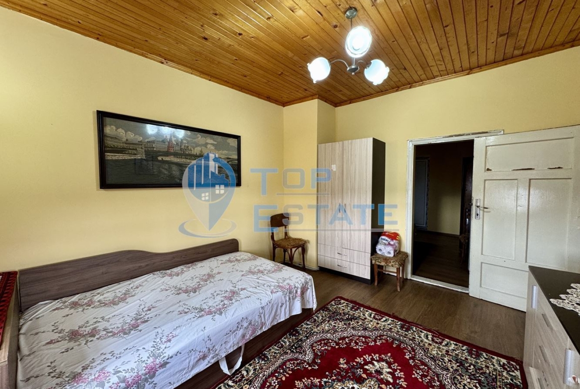 Двуетажна къща с кладенец в село Добри дял, област Велико Търново - 0