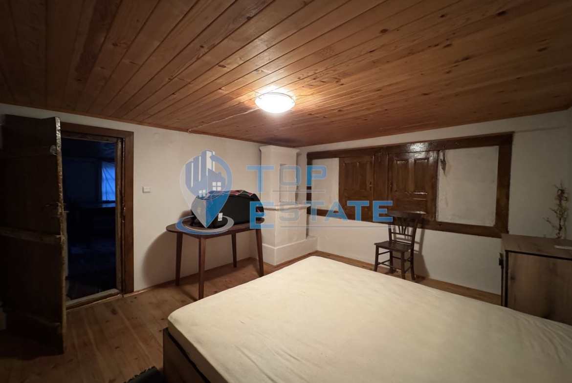 Къща с допълнителни постройки в град Елена, област Велико Търново. - 0