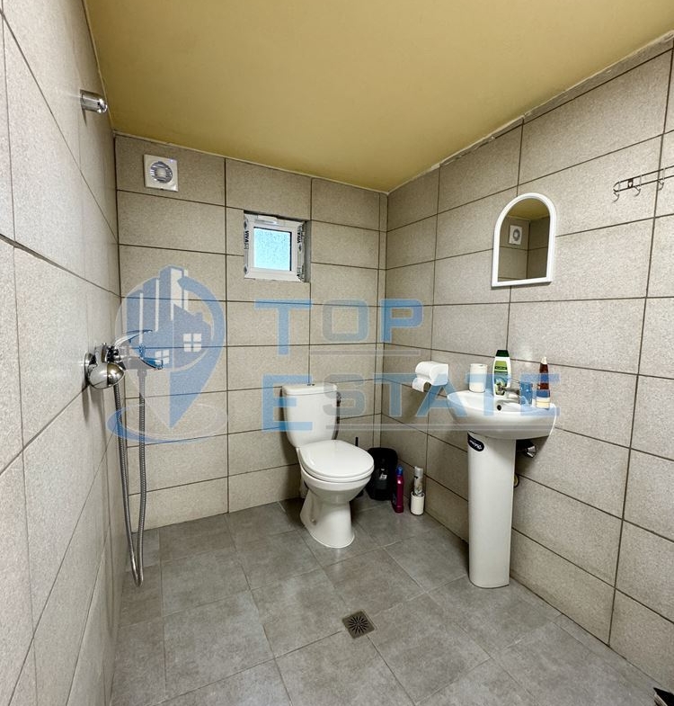 Двуетажна къща с кладенец в село Добри дял, област Велико Търново - 0