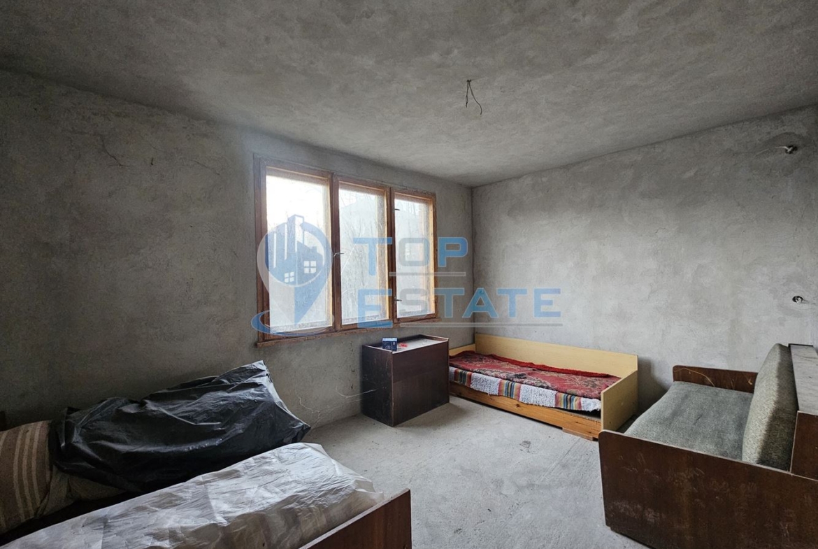 Масивна триетажна къща с четири спални в село Пейчиново, област Русе - 0