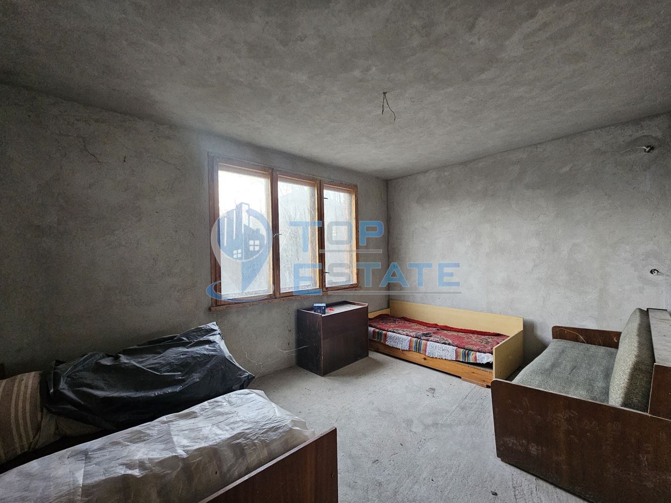 Масивна триетажна къща с четири спални в село Пейчиново, област Русе-0 Масивна триетажна къща с четири спални в село Пейчиново, област Русе - 0