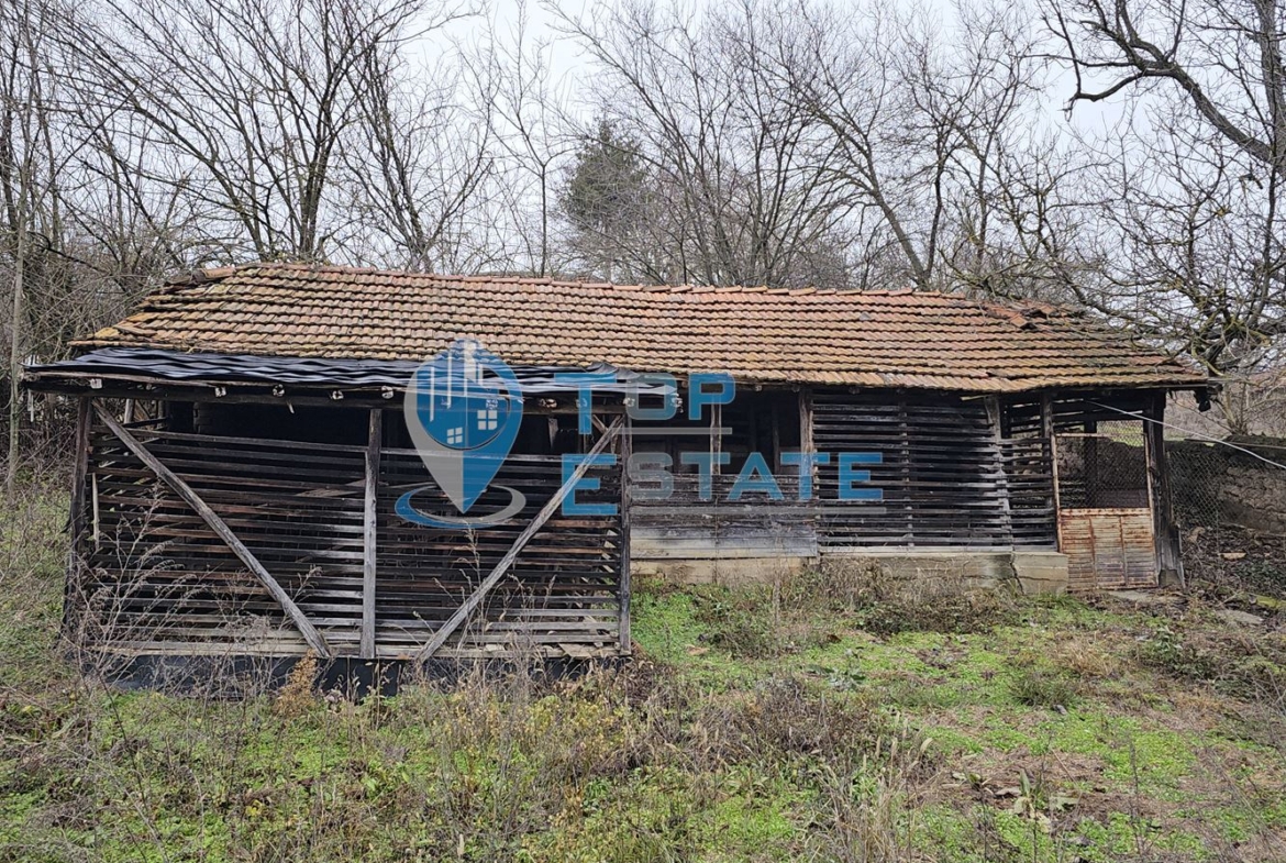 Здрава тухлена къща с гараж в село Пиперково, област Русе - 0