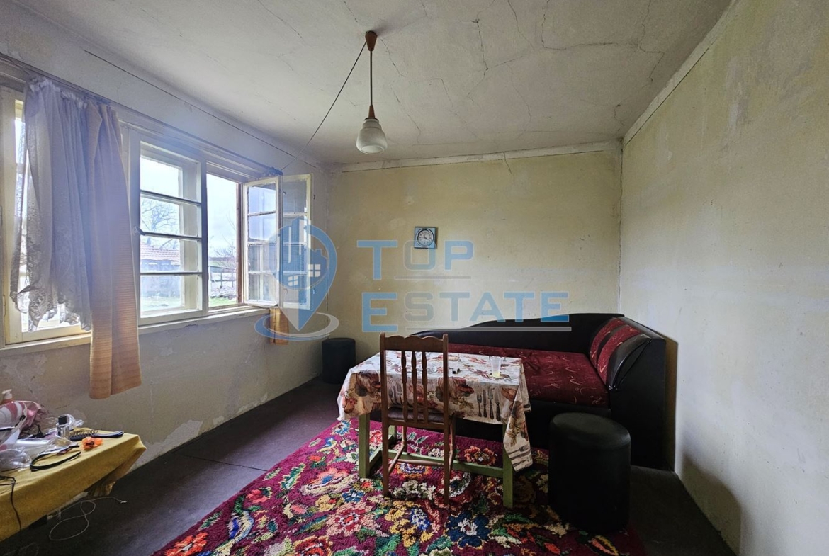 Тухлена къща с гараж и голям двор в село Недан, община Павликени - 0