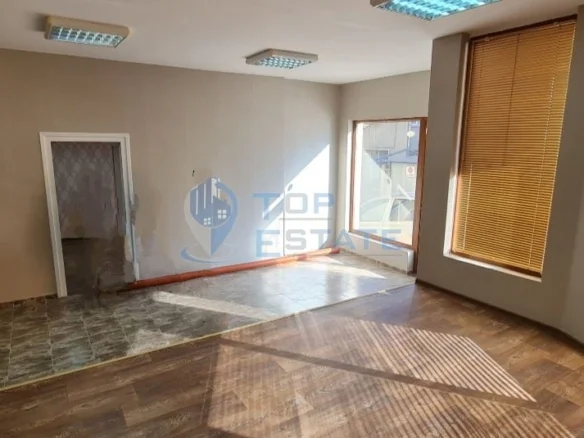 Търговско помещение в град Горна Оряховица, обаст Велико Търново - 0