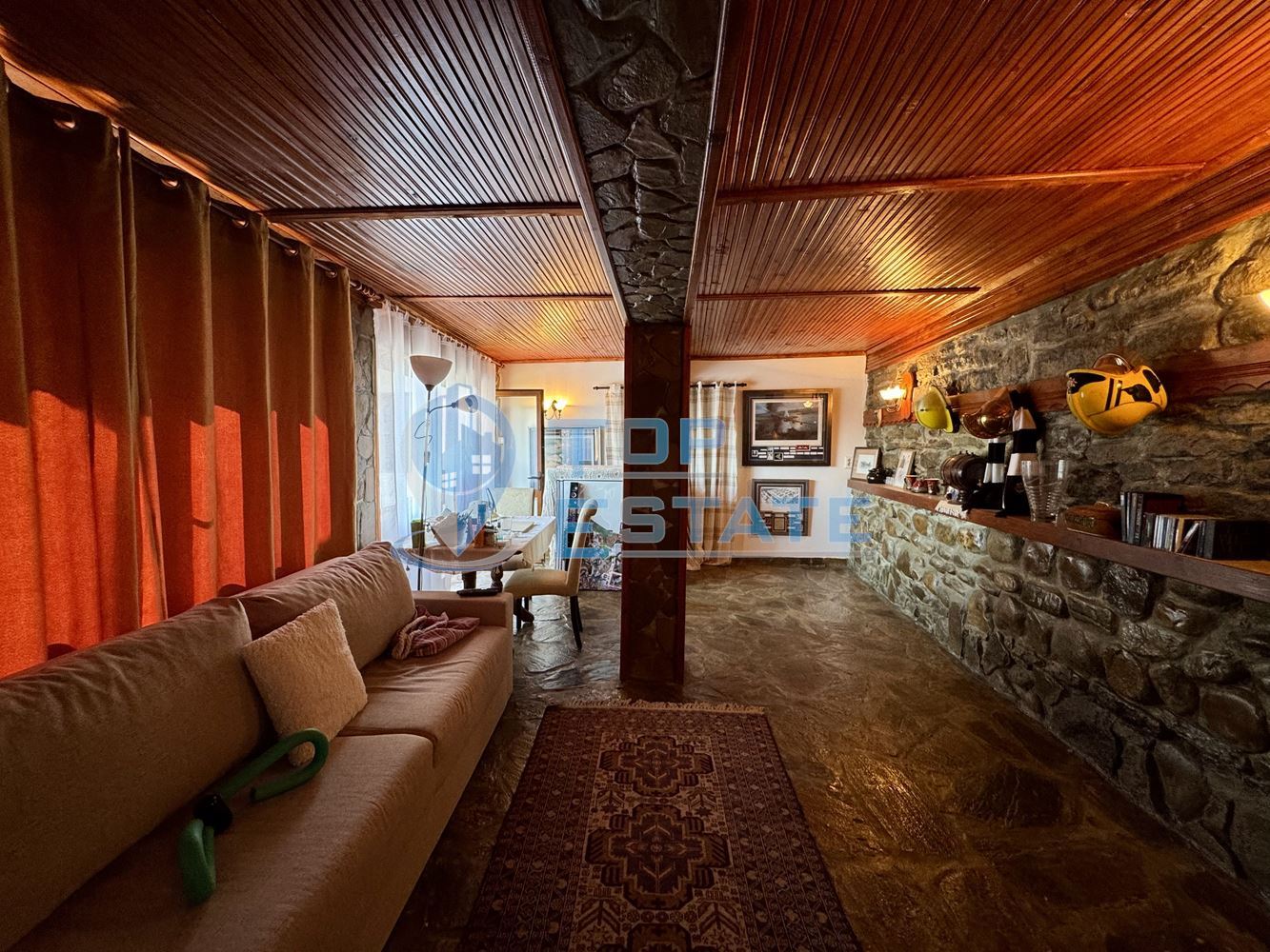 Двуетажна къща с гараж, допълнителни постройки и прекрасна панорама в Еленския Балкан - 0