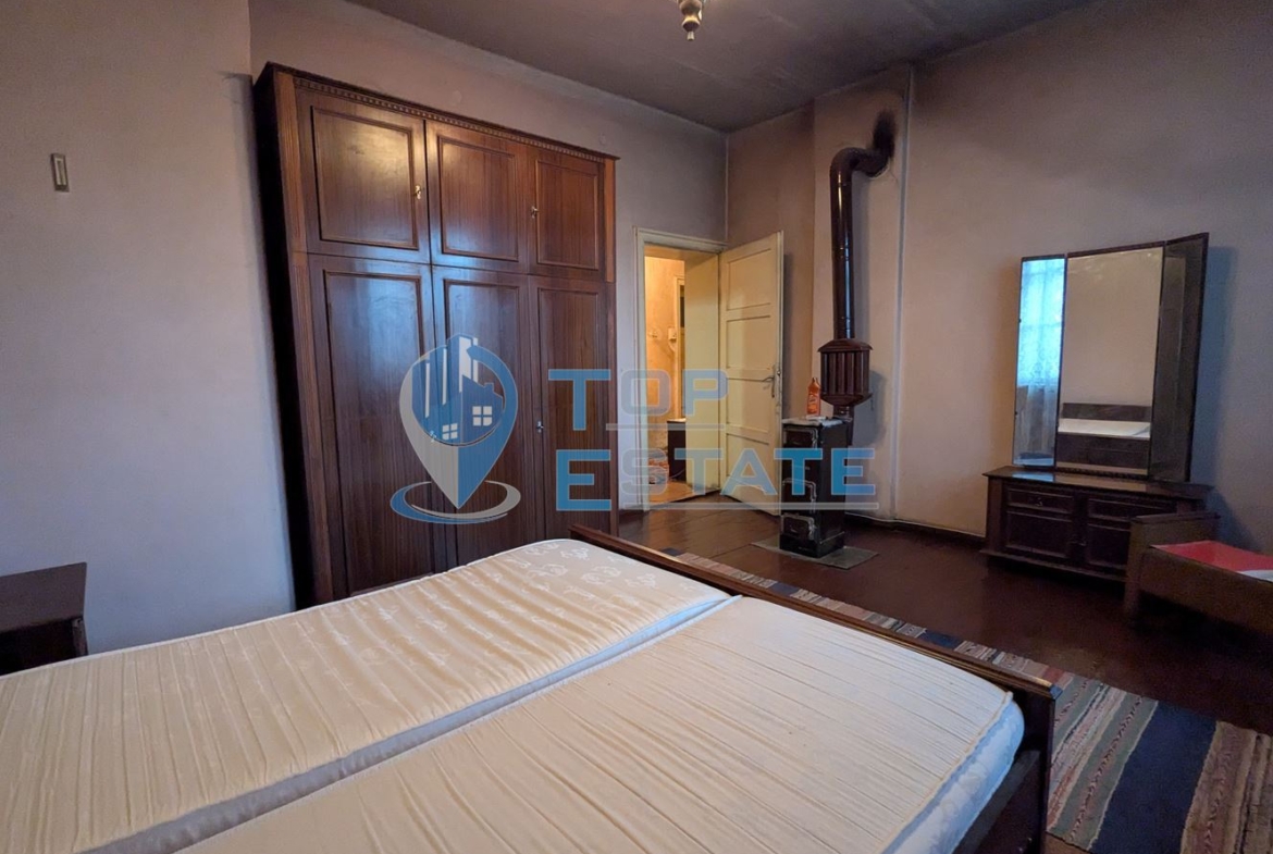 Двустаен апартамент на комуникативна улица в квартал Гарата, град Горна Оряховица, област Велико Търново - 0