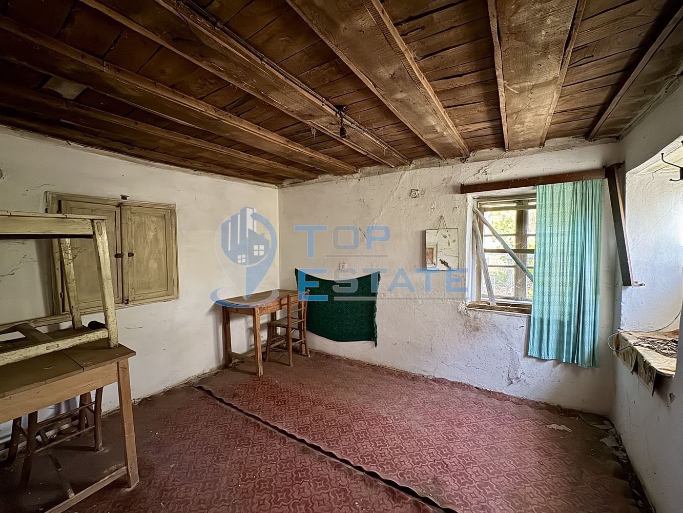 Двуетажна тухлена къща с кладенец в с. Михалци, област Велико Търново. - 0