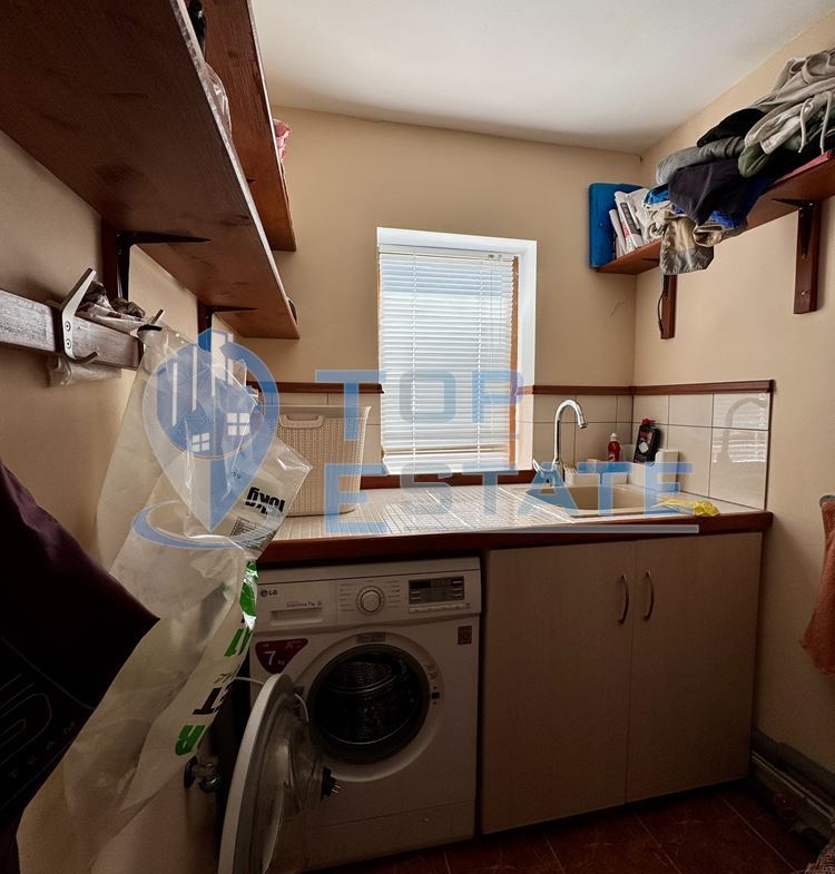 Двуетажна къща с гараж, допълнителни постройки и прекрасна панорама в Еленския Балкан - 0