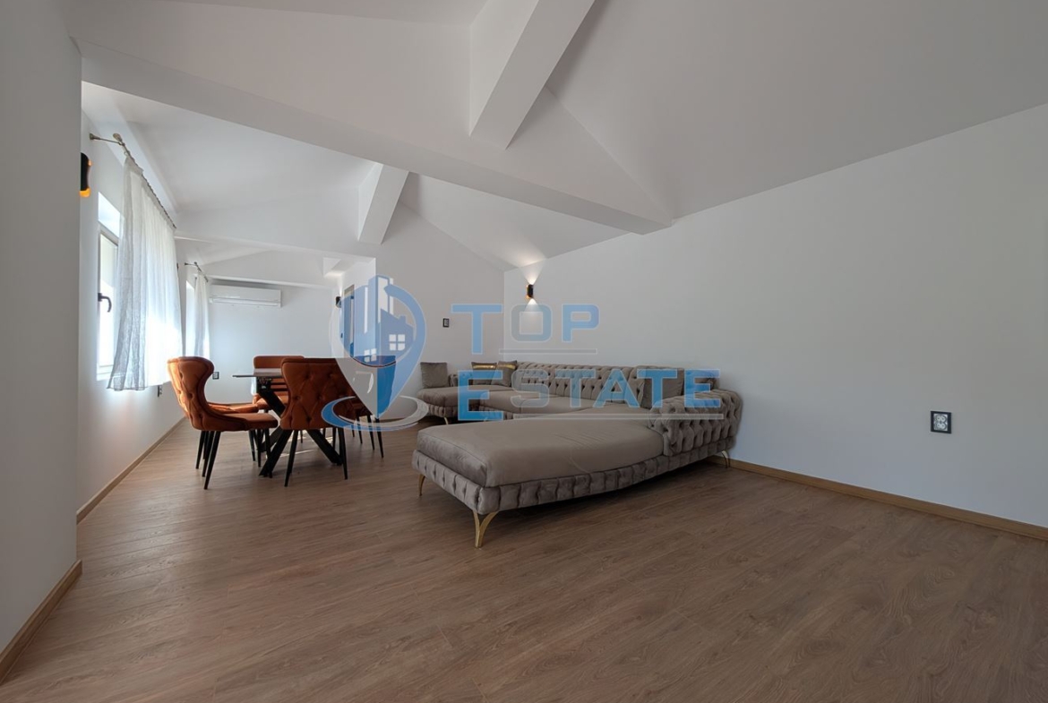 Реновирана къща с три спални, две бани и гараж в село Ново село - 0