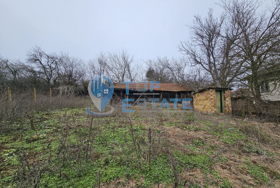 Здрава тухлена къща с гараж в село Пиперково, област Русе - 0