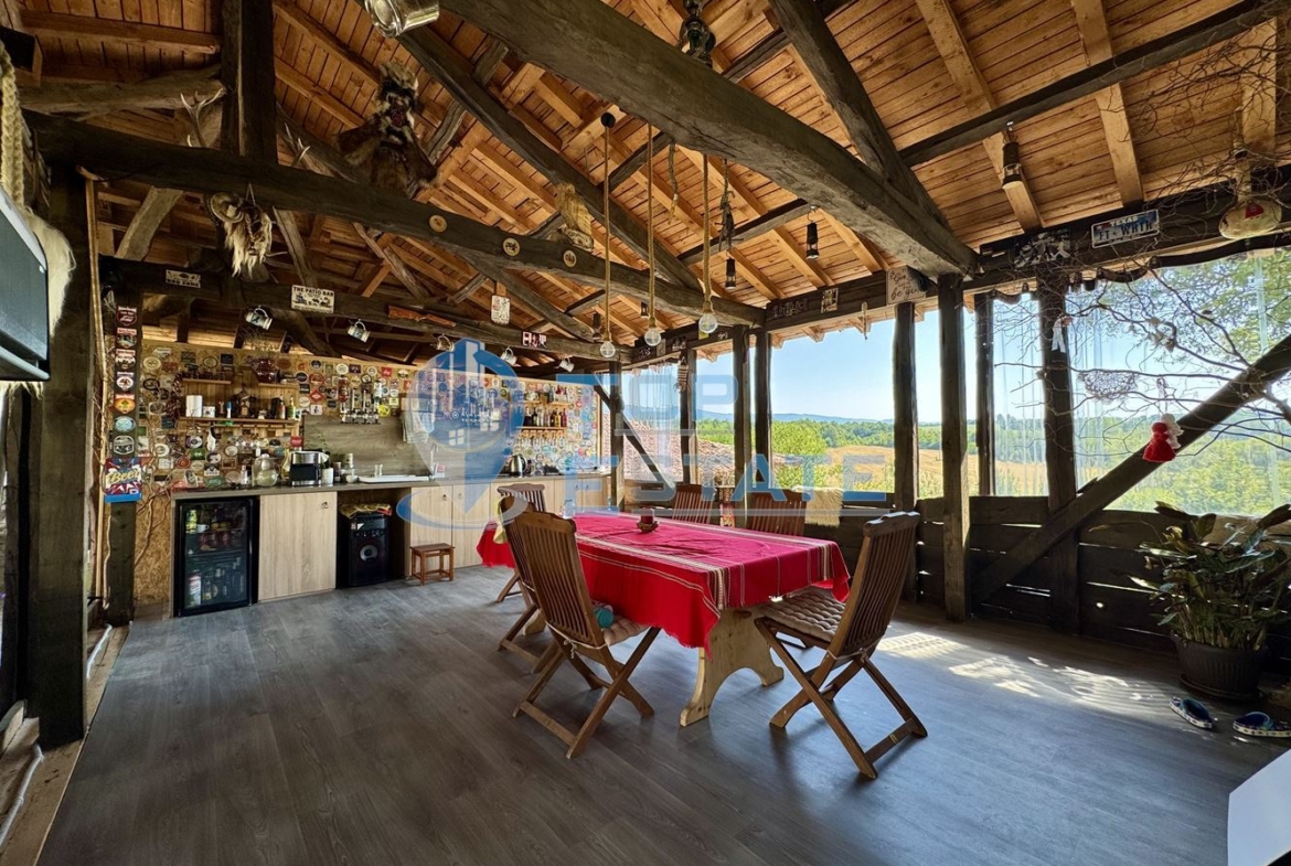 Двуетажна къща с гараж, допълнителни постройки и прекрасна панорама в Еленския Балкан - 0