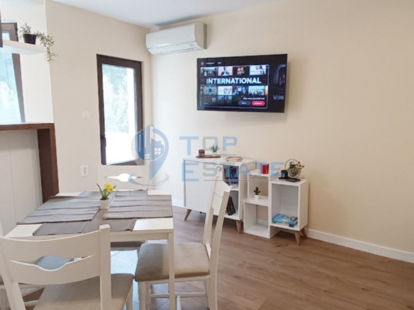 Тристаен, ремонтиран, обзаведен апартамент под наем в квартал Варуша, Старата част в град Велико Търново - 0