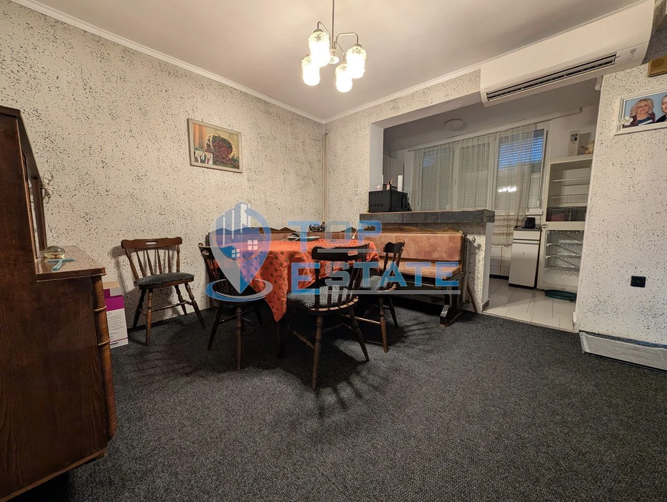 Триетажна масивна къща в град Стражица - 0