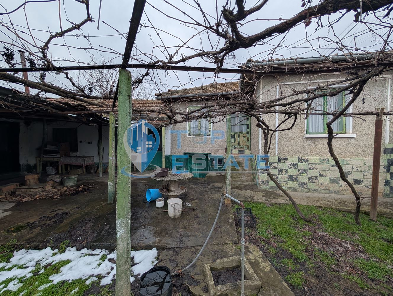 Едноетажна къща с вътрешна баня и кладенец в село Джулюница - 0