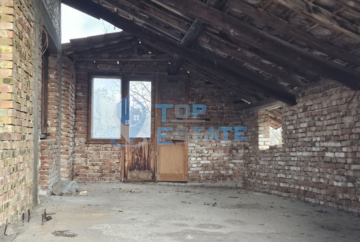 Масивна триетажна къща с четири спални в село Пейчиново, област Русе - 0