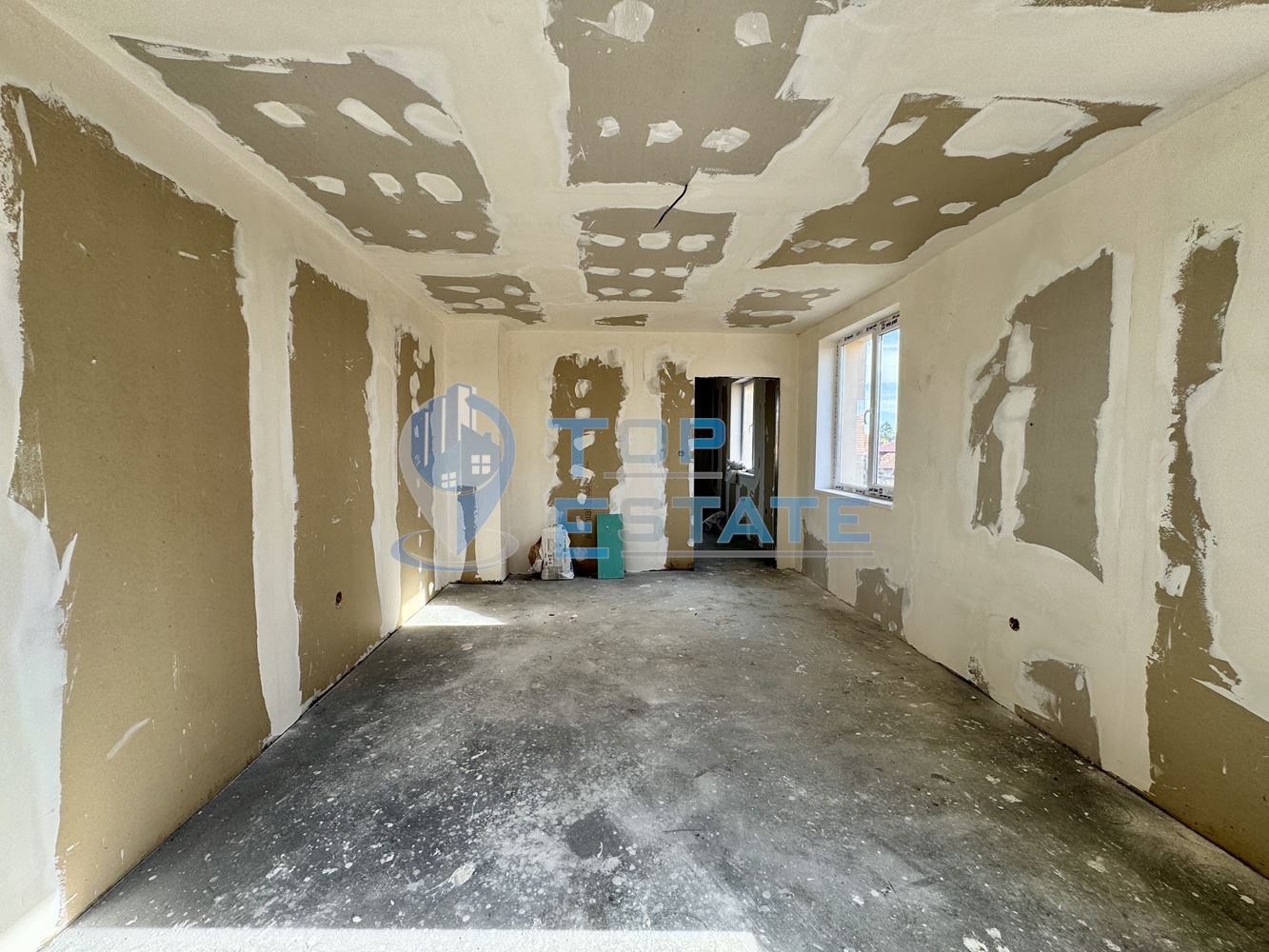 Тристаен тухлен апартамент в град Павликени, област Велико Търново - 0