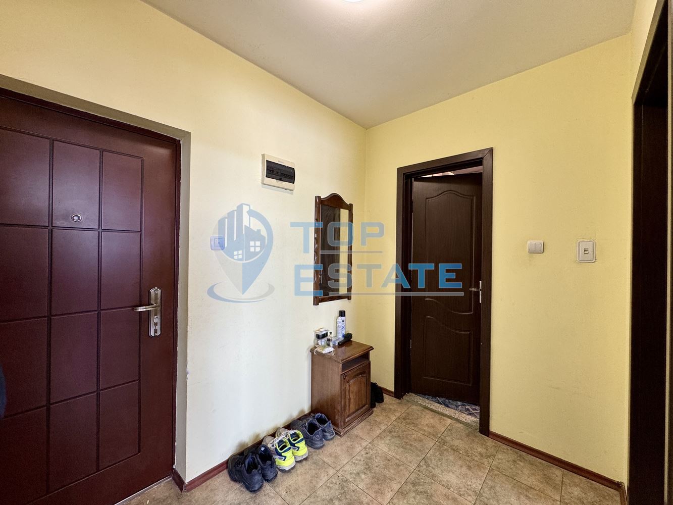 Двустаен обзаведен апартамент в квартал Колю Фичето, град Велико Търново - 0