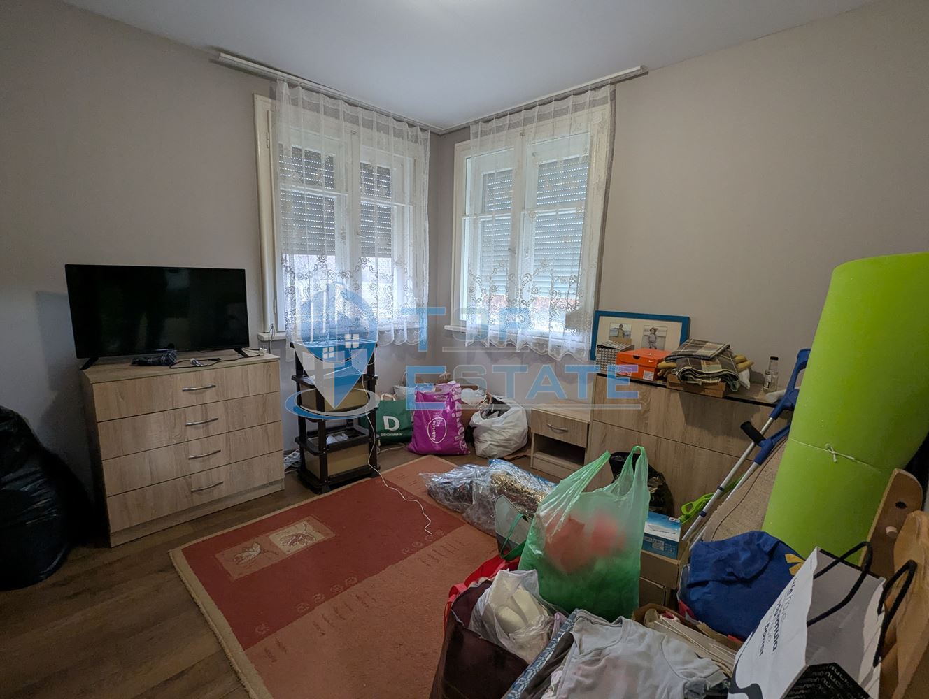 Обзаведена тухлена къща с кладенец в село Поликраище, област Велико Търново - 0