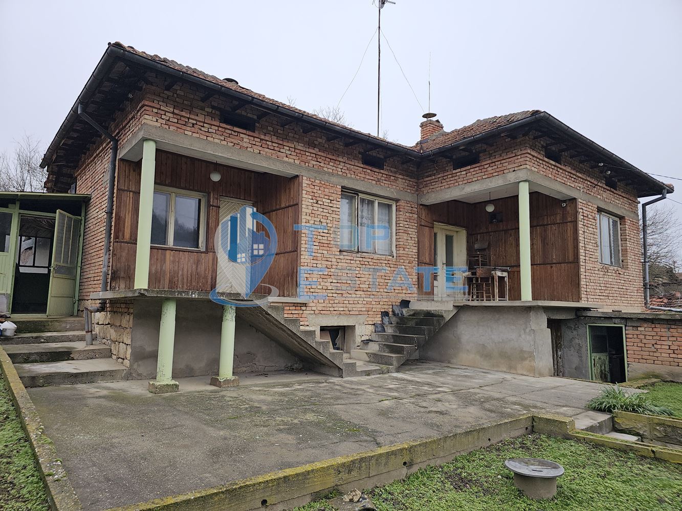 Здрава тухлена къща с гараж в село Пиперково, област Русе-0 Здрава тухлена къща с гараж в село Пиперково, област Русе - 0