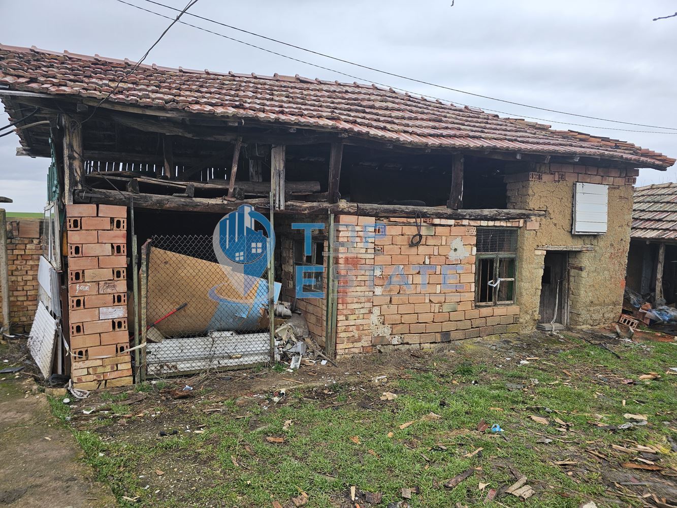 Тухлена къща с гараж и голям двор в село Недан, община Павликени - 0