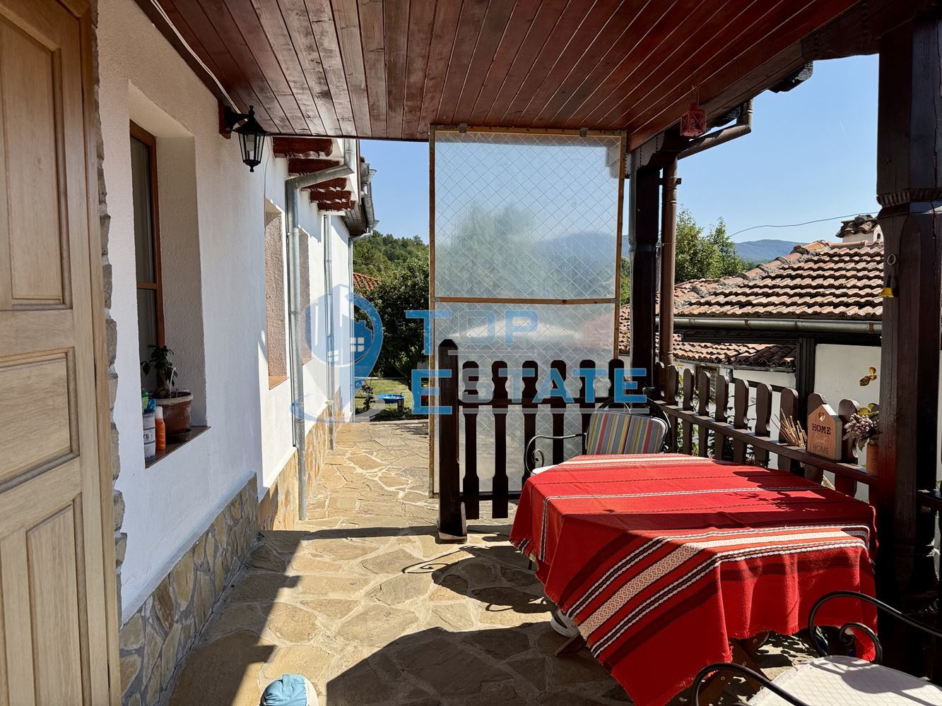 Двуетажна къща с гараж, допълнителни постройки и прекрасна панорама в Еленския Балкан - 0