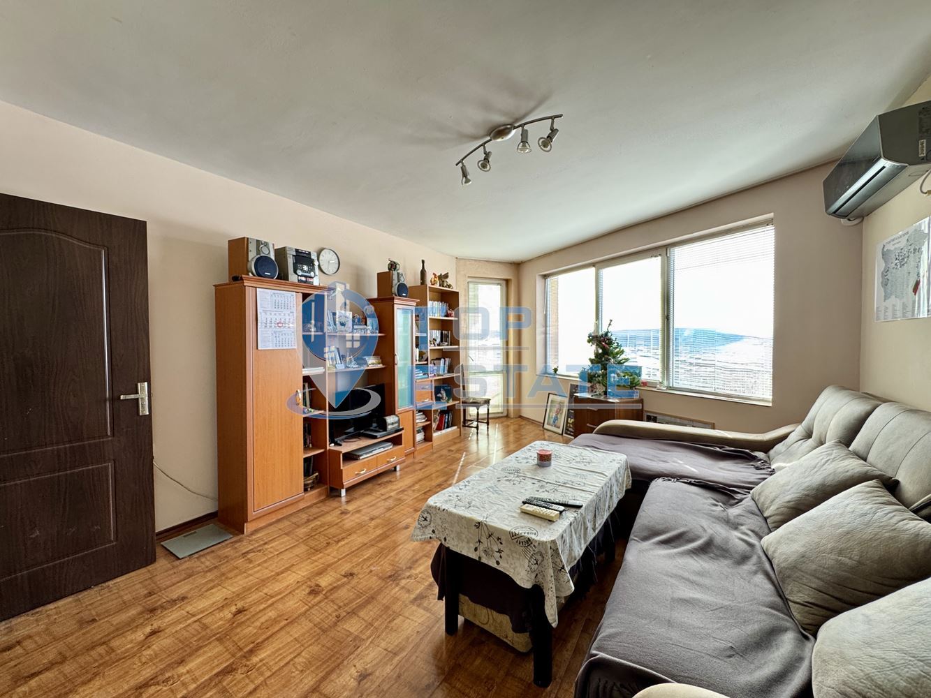 Двустаен обзаведен апартамент в квартал Колю Фичето, град Велико Търново - 0