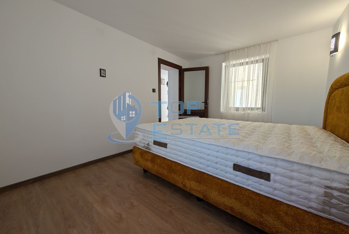 Реновирана къща с три спални, две бани и гараж в село Ново село - 0