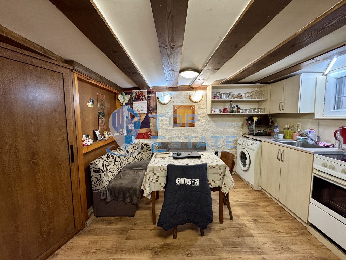 Двуетажна къща с кладенец в село Добри дял, област Велико Търново - 0