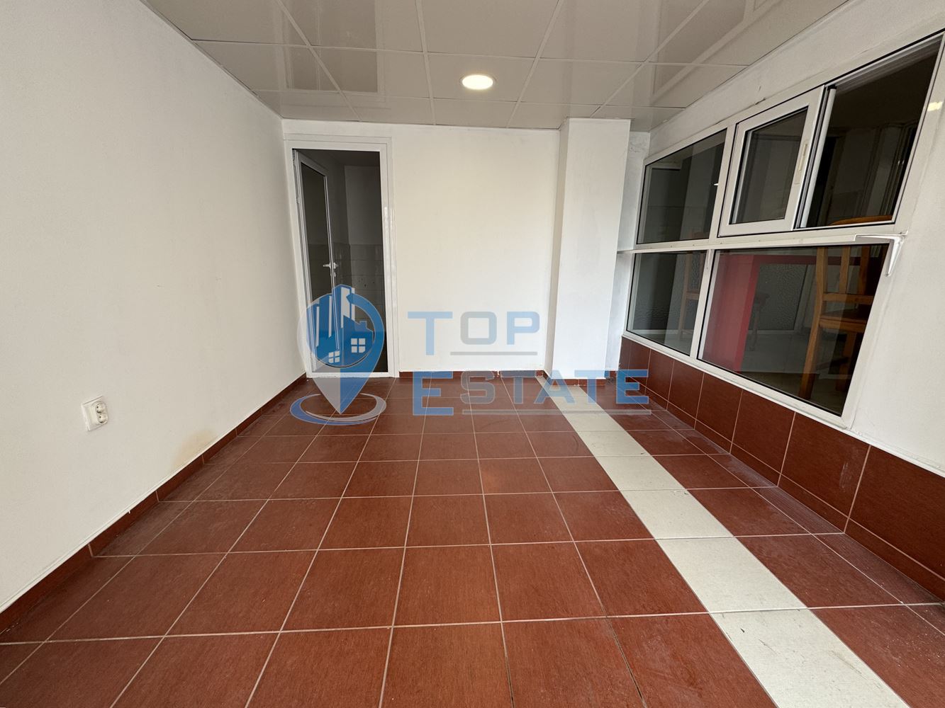 Търговско помещение под наем в центъра на град Велико Търново - 0