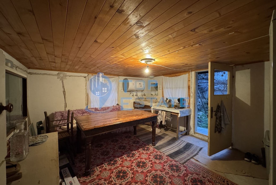 Къща с допълнителни постройки в град Елена, област Велико Търново. - 0