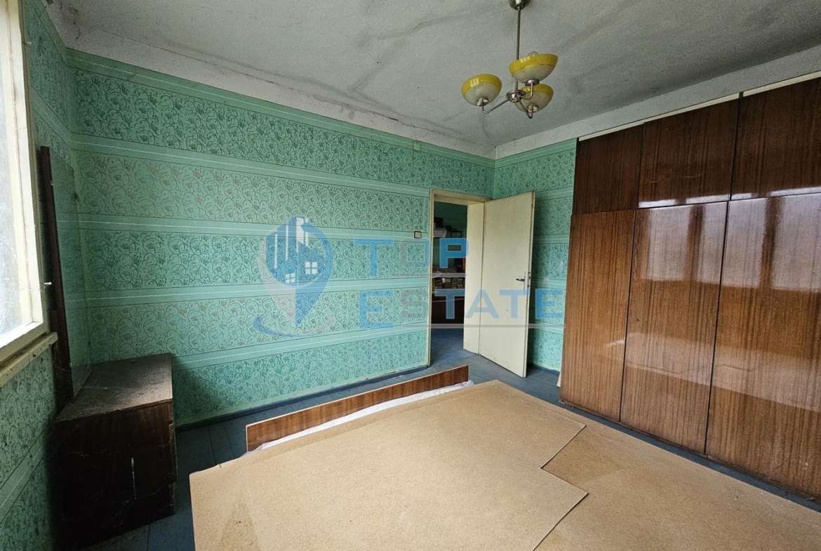 Здрава тухлена къща с гараж в село Пиперково, област Русе - 0