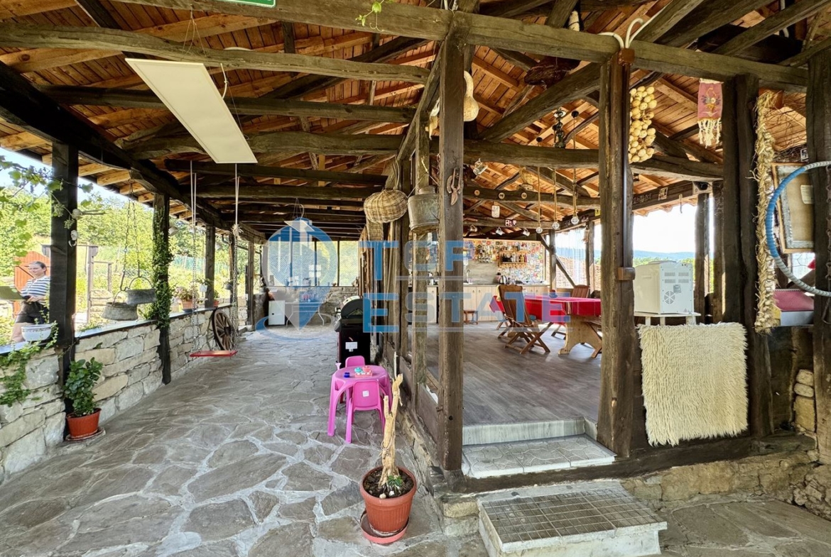 Двуетажна къща с гараж, допълнителни постройки и прекрасна панорама в Еленския Балкан - 0