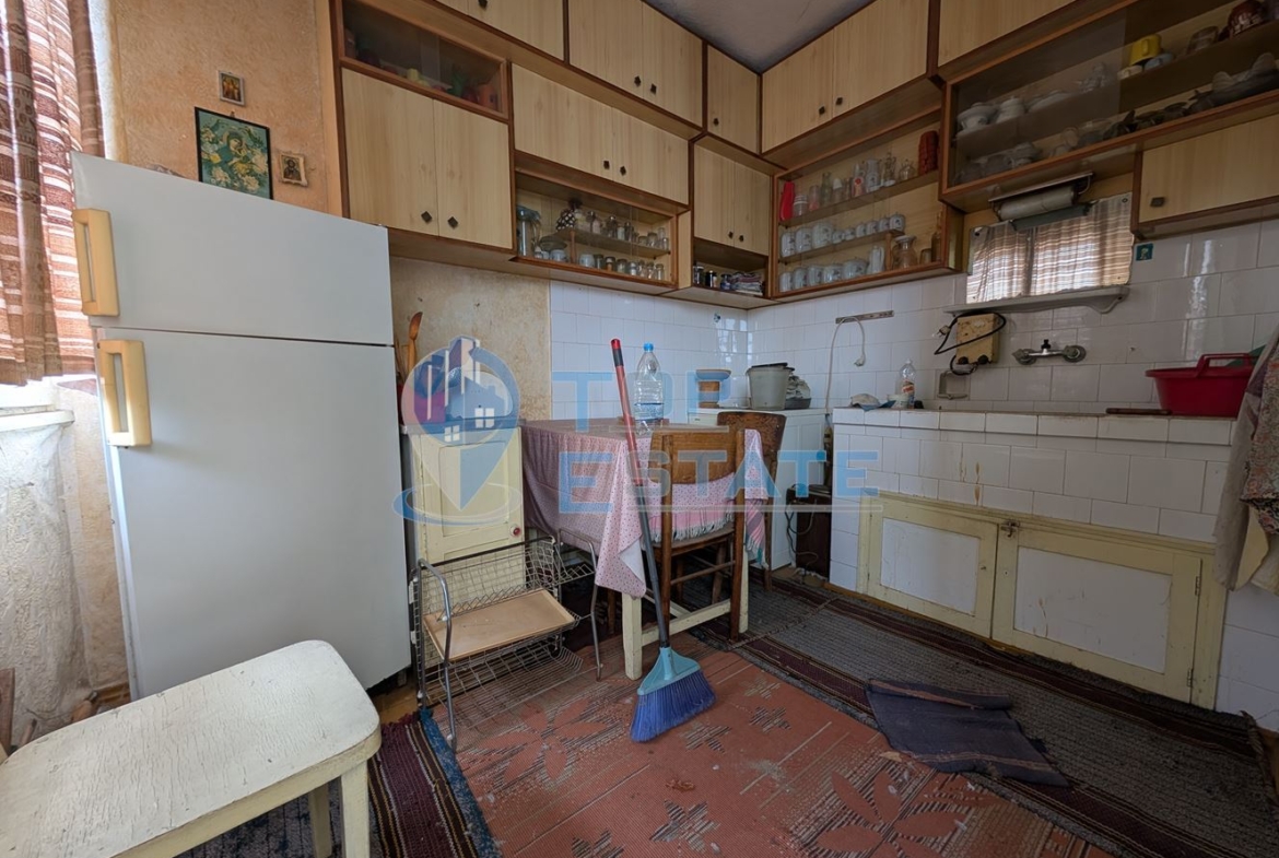 Многостаен тухлен апартамент в близост до Стадиона, град Горна Оряховица - 0