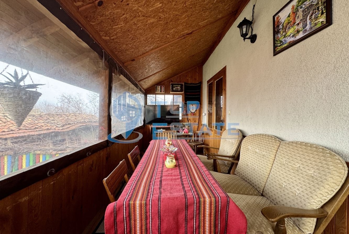 Обзаведена къща със сауна и джакузи в град Елена, Област Велико Търново. - 0