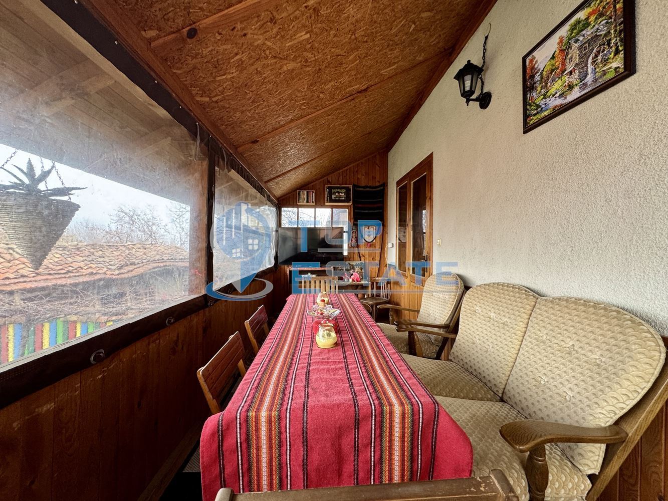 Обзаведена къща със сауна и джакузи в град Елена, Област Велико Търново. - 0