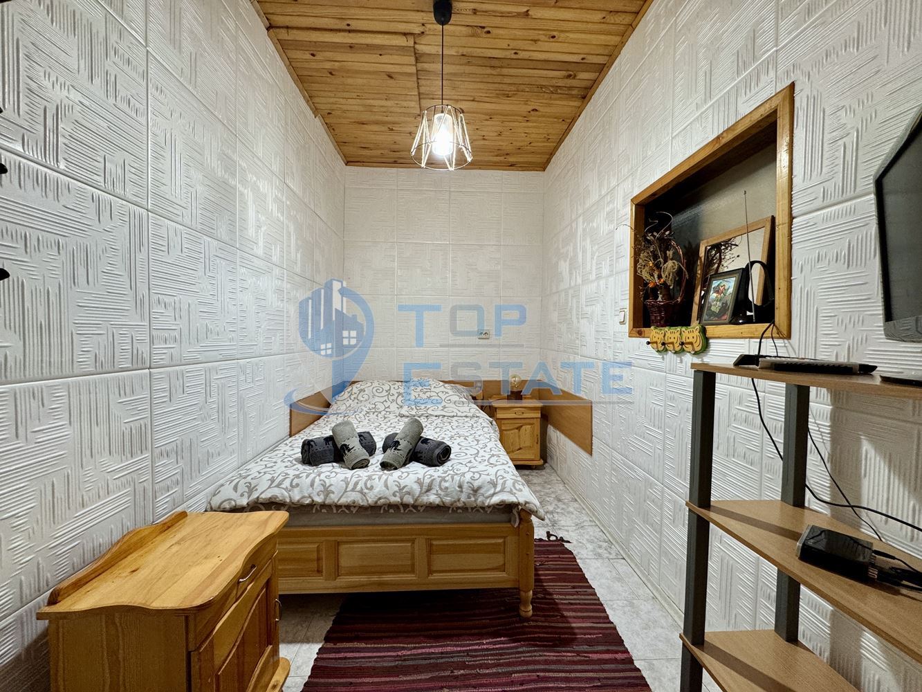 Обзаведена къща със сауна и джакузи в град Елена, Област Велико Търново. - 0