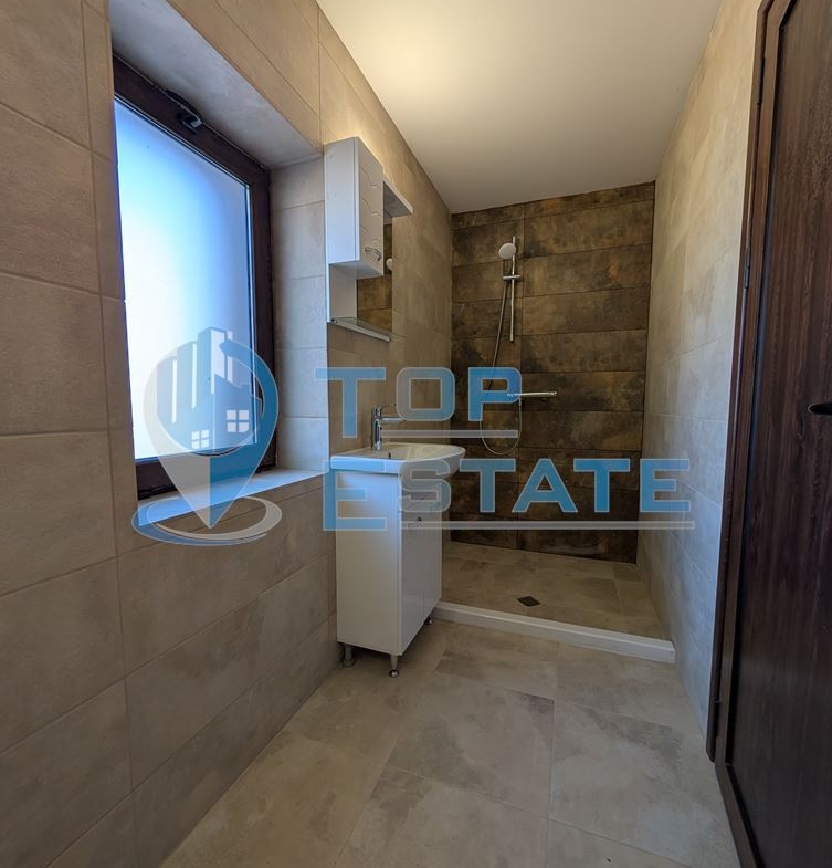 Реновирана къща с три спални, две бани и гараж в село Ново село - 0