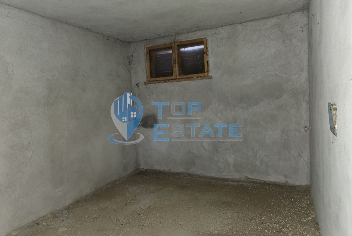 Масивна триетажна къща с четири спални в село Пейчиново, област Русе - 0