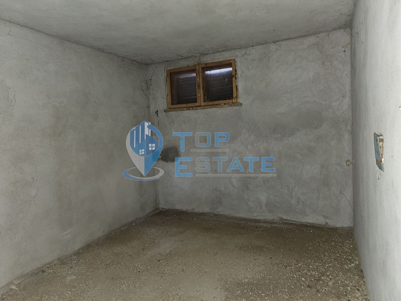 Масивна триетажна къща с четири спални в село Пейчиново, област Русе-0 Масивна триетажна къща с четири спални в село Пейчиново, област Русе - 0