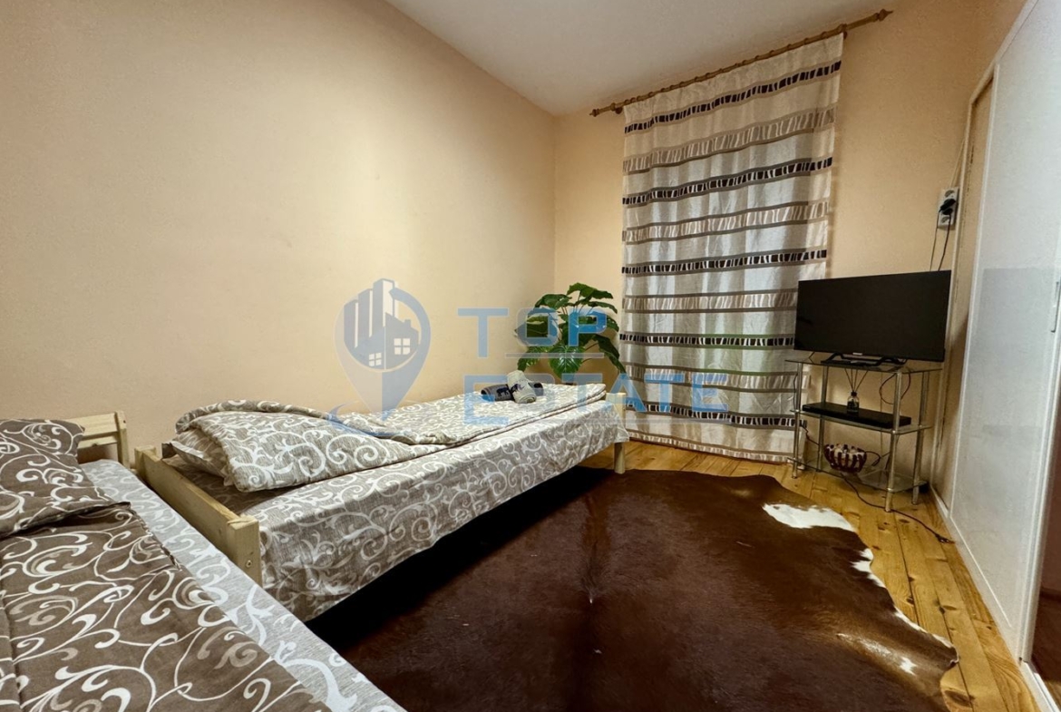 Обзаведена къща със сауна и джакузи в град Елена, Област Велико Търново. - 0