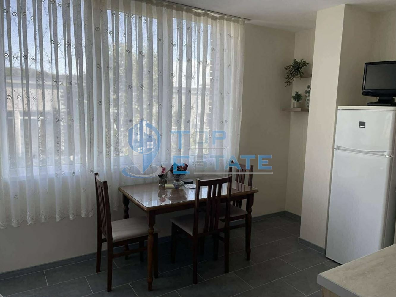 Двустаен, обзаведен апартамент под наем в центъра на град Велико Търново - 0