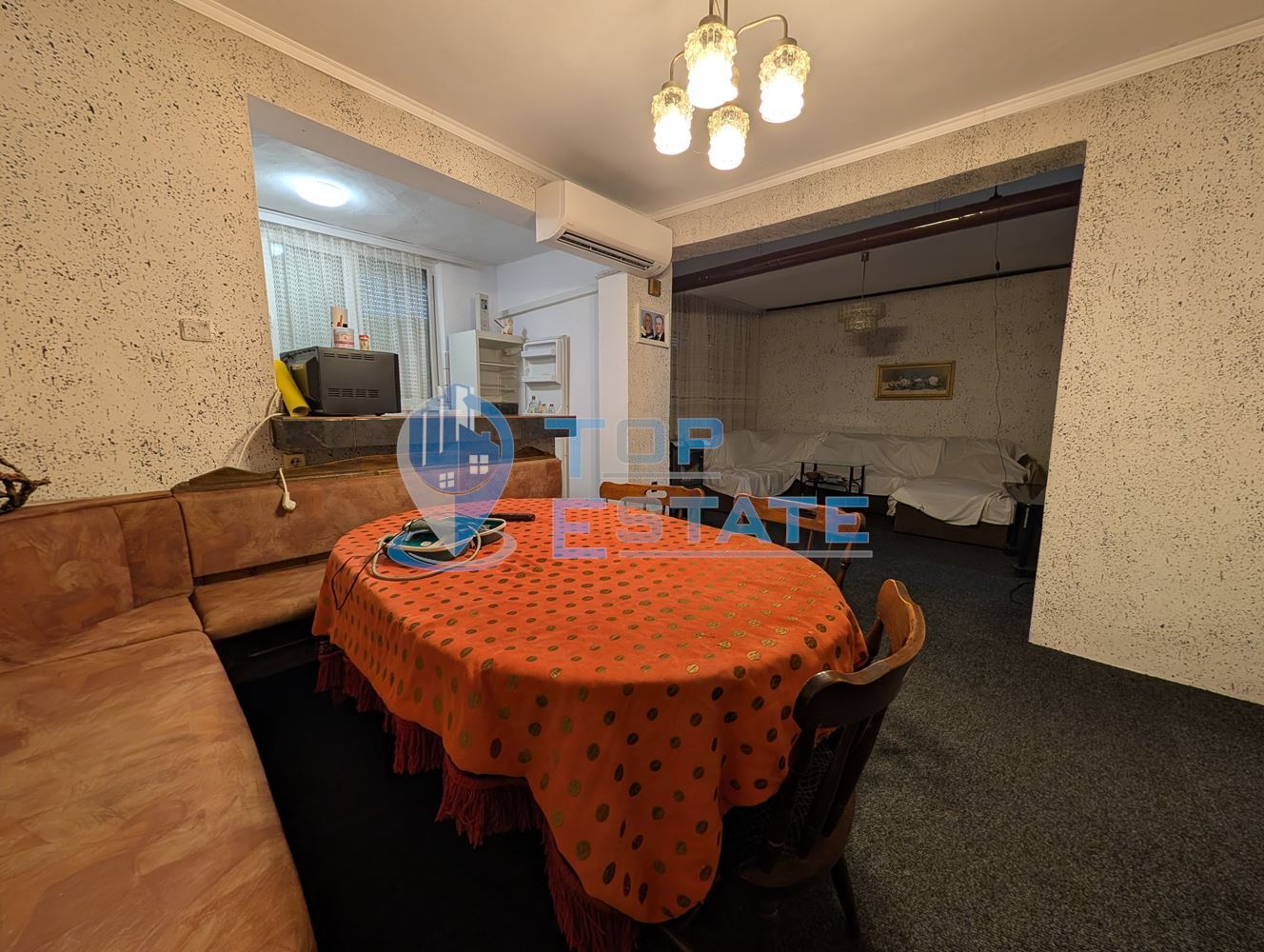 Триетажна масивна къща в град Стражица - 0