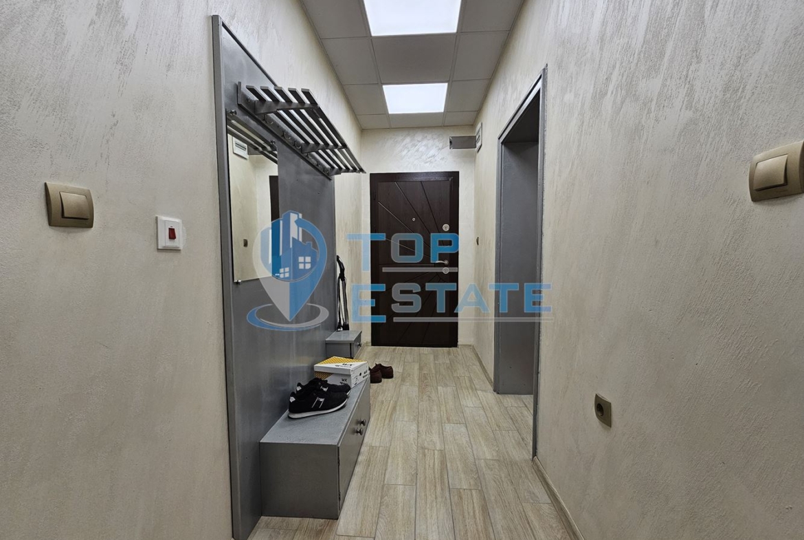 Южен тухлен апартамент на междинен етаж с две спални в идеалния център на град Горна Оряховица - 0