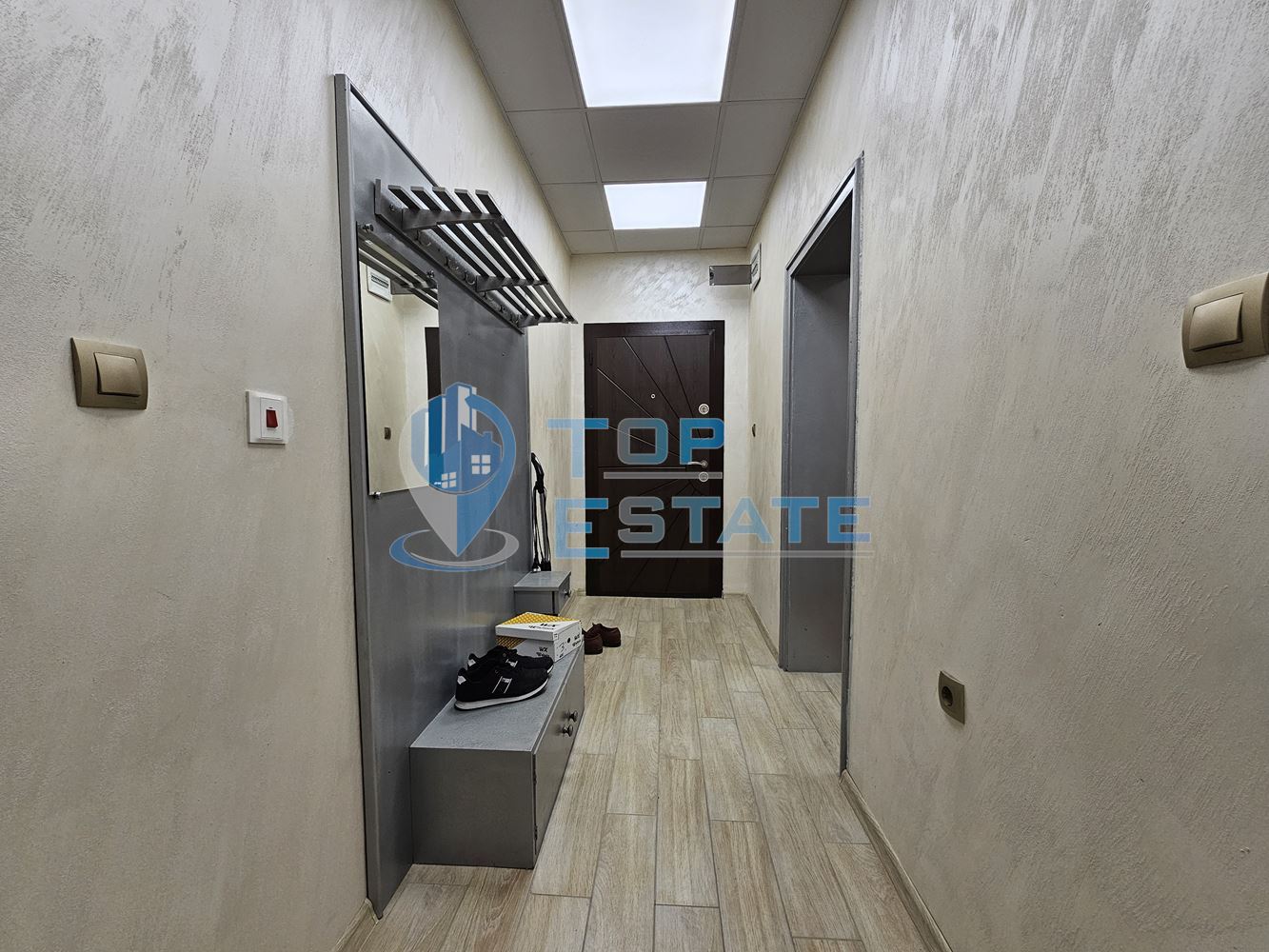 Южен тухлен апартамент на междинен етаж с две спални в идеалния център на град Горна Оряховица-0 Южен тухлен апартамент на междинен етаж с две спални в идеалния център на град Горна Оряховица - 0