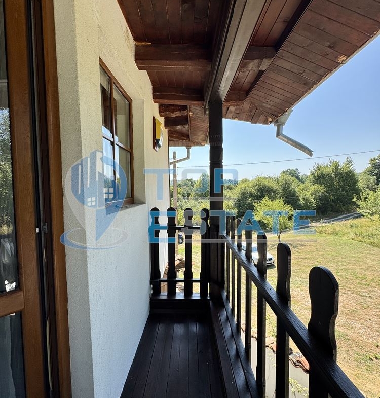 Двуетажна къща с гараж, допълнителни постройки и прекрасна панорама в Еленския Балкан - 0