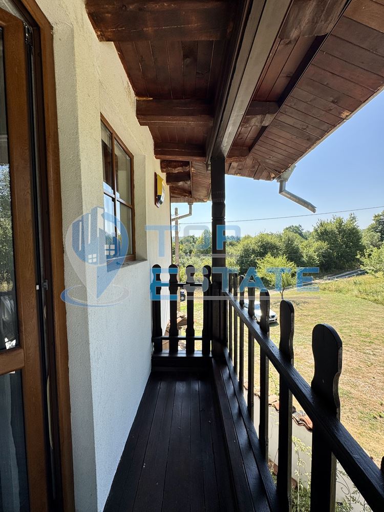 Двуетажна къща с гараж, допълнителни постройки и прекрасна панорама в Еленския Балкан - 0