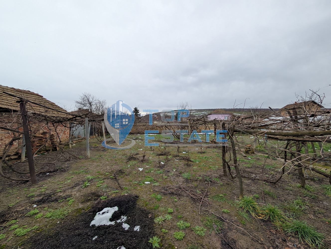 Едноетажна къща с вътрешна баня и кладенец в село Джулюница - 0