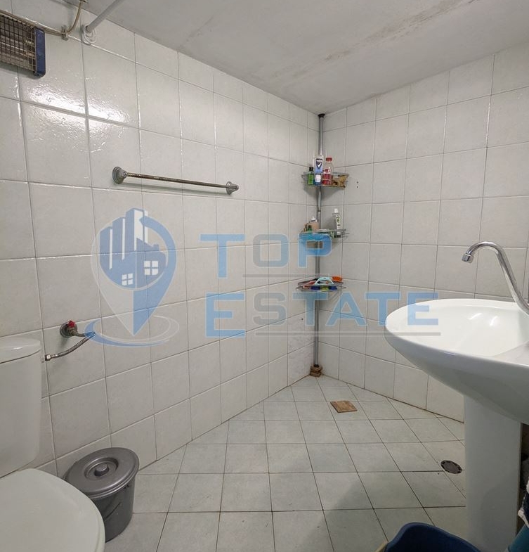 Обзаведена тухлена къща с кладенец в село Поликраище, област Велико Търново - 0